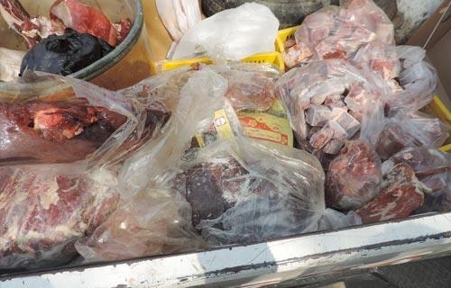 ضبط كميات من اللحوم المجمدة والمواد الغذائية مجهولة المصدر بمطروح