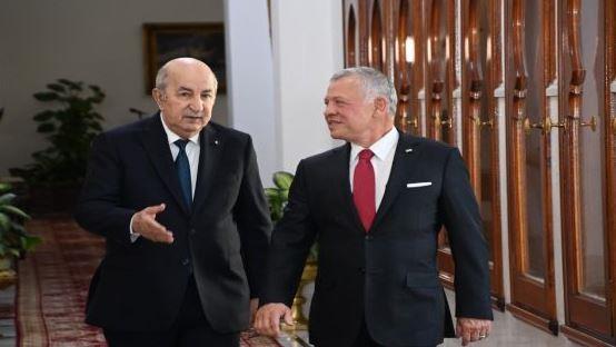 عاهل الأردن ورئيس الجزائر يبحثان توطيد العلاقات وتعزيز العمل العربي المشترك