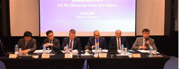 جبران يفتتح ندوة توعوية حول قانون العمل الجديد بالتعاون مع الغرفة التجارية الصينية