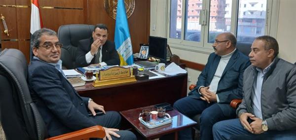 جمال عمار يجتمع بالرئيس التنفيذى لشركة الإسكندرية للمجمعات الاستهلاكية
