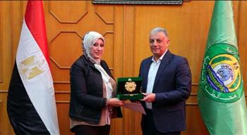   محافظ الإسماعيلية يكرم أبطال المحافظة الحاصلين على بطولات عالمية 