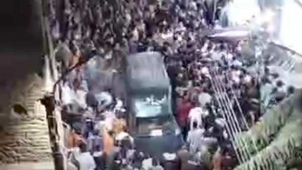 ضحايا لقمة العيش.. تشييع جثامين شابين لقيا مصرعهما في حادث علي الطريق الصحراوي