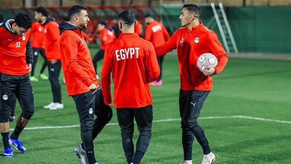 سفير مصر بالمغرب: تشديدات أمنية لبعثة المنتخب والحالة المعنوية للاعبين مرتفعة