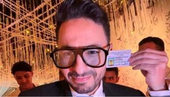   حمادة هلال يمازح جمهوره بكارت "سبونج بوب"