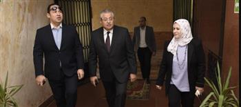   نائب رئيس جامعة عين شمس يجري زيارة تفقدية للمدينة الجامعية - طالبات