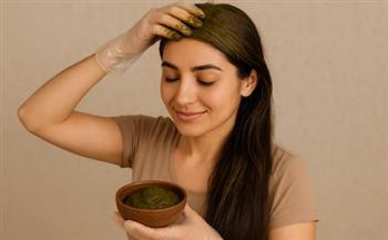 كيف تغذي الحناء شعرك وتمنحه اللمعان؟ أهم الإيجابيات والسلبيات