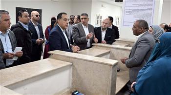   مدبولي يتفقد مجمع خدمات المواطنين "تحيا مصر" بقرية الودي  في الجيزة