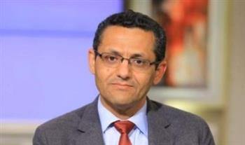   نقيب الصحفيين يدين محاولة تصوير أحمد الفيشاوي خلال عزاء والدته ويصفها بانتهاك للمعايير المهنية