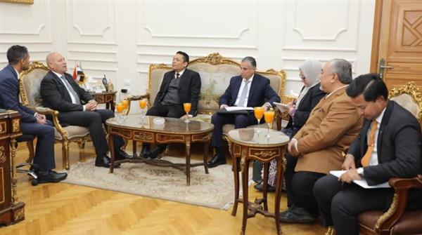 محافظ القاهرة يستقبل سفير ماليزيا بديوان عام المحافظة