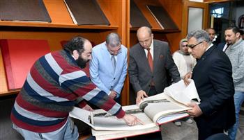   محافظ الدقهلية ورئيس جامعة المنصورة يتفقدان أعمال التطوير الجارية بمكتبة مصر العامة