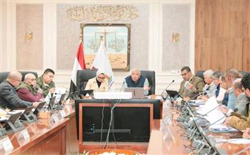   محافظ الوادي الجديد يعقد اجتماعًا لمتابعة موقف ملفات التقنين والتصالح
