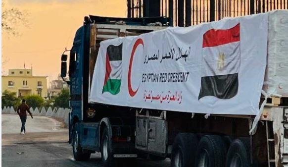 الهلال الأحمر يدفع بنحو 5900 طن مساعدات شتوية لـ غزة