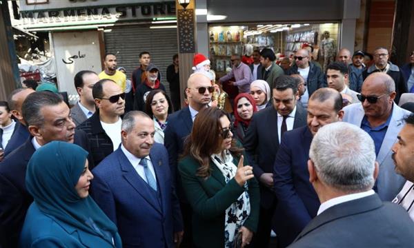 وزيرة التنمية المحلية ومحافظ بورسعيد يتفقدان نموذج تطوير أسواق الحميدي