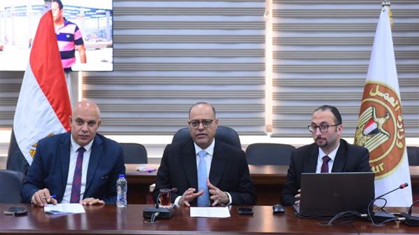 وزير العمل يشهد اختبارات برنامج سفراء العمل بمقر الوزارة
