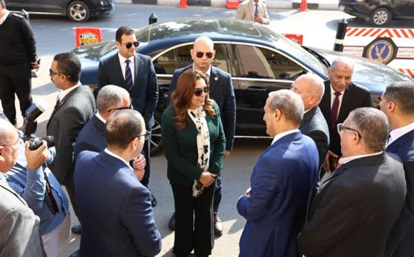 وصول الدكتورة منال عوض وزيرة التنمية المحلية لمحافظة الإسماعيلية
