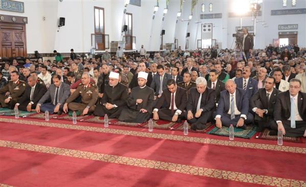 مفتي الجمهورية يؤدي صلاة الجمعة في المسجد العباسي بمدينة بورسعيد