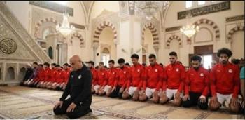   المنسق الإعلامى لمنتخب الفراعنة يكشف حقيقة صورة صلاة الجمعة