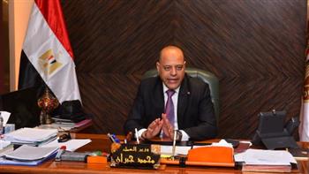   وزير العمل يصدر قرارًا بشأن تحديد ساعات العمل في المنشآت الصناعية 
