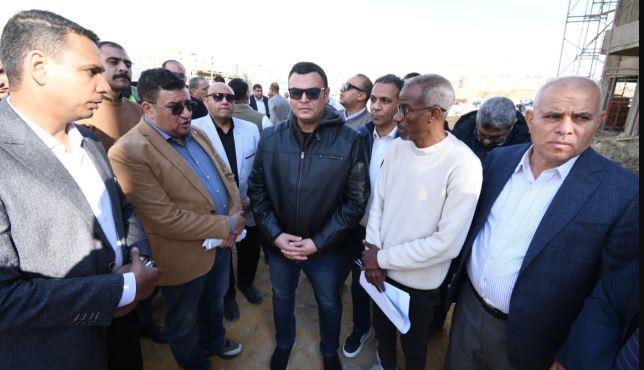 وزير الإسكان يتفقد ٣ مشروعات سكنية بالقاهرة الجديدة