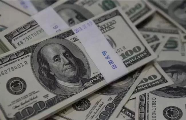 الدولار يحافظ على مستواه دون تحركات جديدة