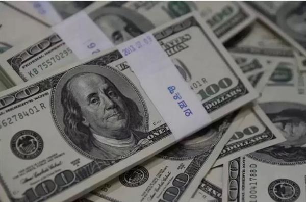 الدولار يحافظ على مستواه دون تحركات جديدة