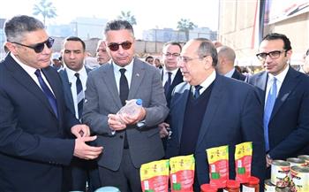   وزير التموين ومحافظ الجيزة يفتتحان سوق «اليوم الواحد» بشارع فيصل 