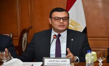 وزير الإسكان يبحث تطوير منظومة النقل الداخلي بعددٍ من المدن الجديدة