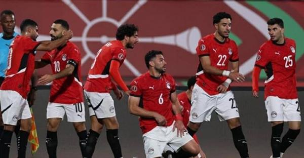 مباراة مصر وأنجولا على القنوات الجزائرية والمغربية الأرضية مجانًا