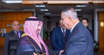قنصل السعودية بالإسكندرية يقدم تعازيه القنصل الليبي في وفاة رئيس الأركان الليبي
