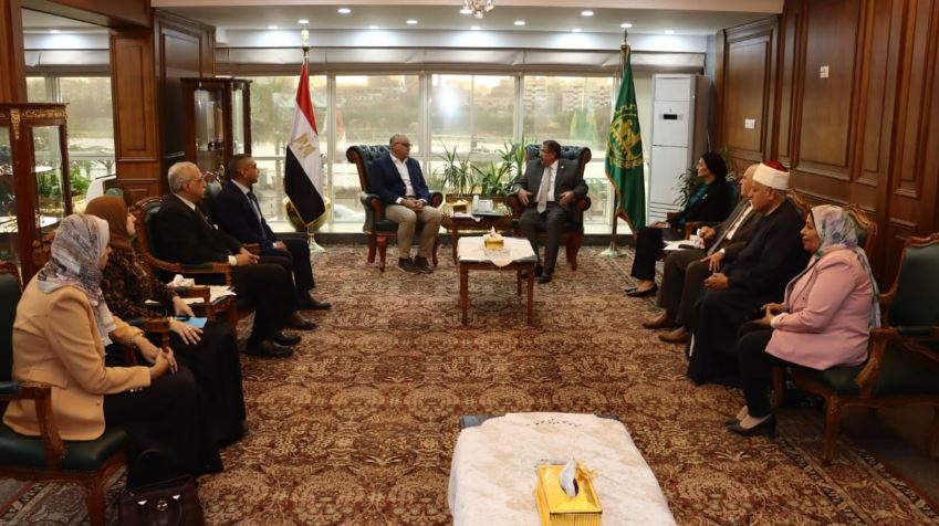 محافظ القليوبية يتابع جهود مبادرة "عيون أطفالنا مستقبلنا"