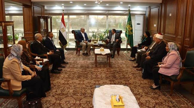 محافظ القليوبية يتابع جهود مبادرة "عيون أطفالنا مستقبلنا"