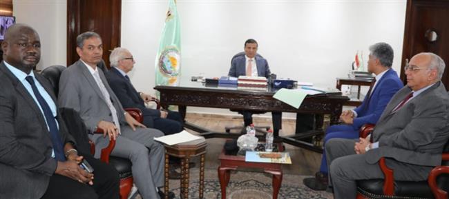 وزير الزراعة يعقد اجتماعا مع الأمين التنفيذي لمرصد الصحراء والساحل 