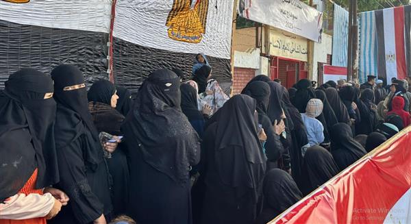 إقبال لافت للناخبين أمام لجان "بنت الشاطئ" بالعسيرات بسوهاج