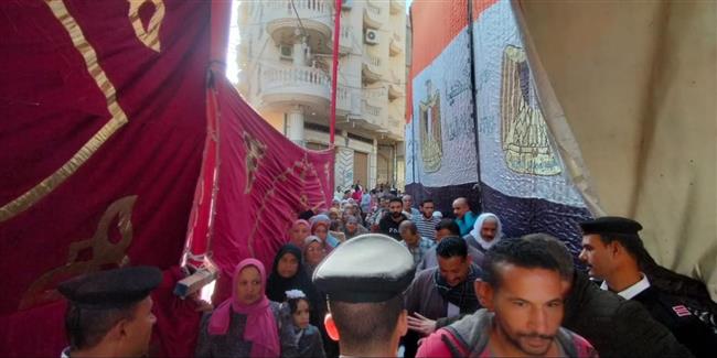 فرحة المواطنين بانتصار الرئيس السيسي للديمقراطية واحترام إرادة الناخبين 