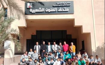   متحف الفنون الشعبية يستقبل طلاب الأزهر ضمن مبادرة "فرحانين بالمتحف الكبير"
