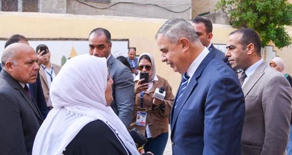 محافظ الإسكندرية يتفقد سير العملية الانتخابية في يومها الأول من جولة الإعادة