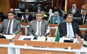   محافظ الجيزة يتابع غلق اللجان الانتخابية بالدائرة الثامنة من داخل مركز السيطرة