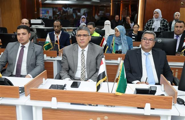محافظ الجيزة يتابع غلق اللجان الانتخابية بالدائرة الثامنة من داخل مركز السيطرة