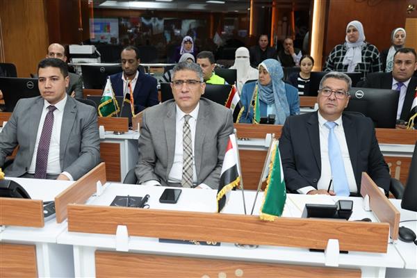 محافظ الجيزة يتابع غلق اللجان الانتخابية بالدائرة الثامنة من داخل مركز السيطرة