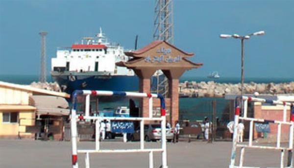 استئناف العمل بميناء العريش البحري بعد تحسن الأحوال الجوية
