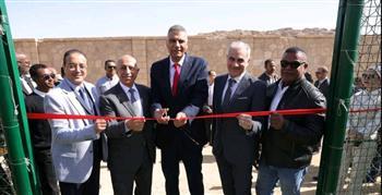 محافظ أسوان ورئيس الأكاديمية العربية يفتتحان الملعب الخماسي الجديد بفرع جنوب الوادي