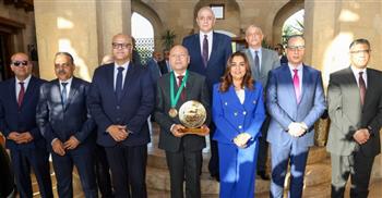   وزيرة التنمية المحلية تهنئ محافظ القاهرة