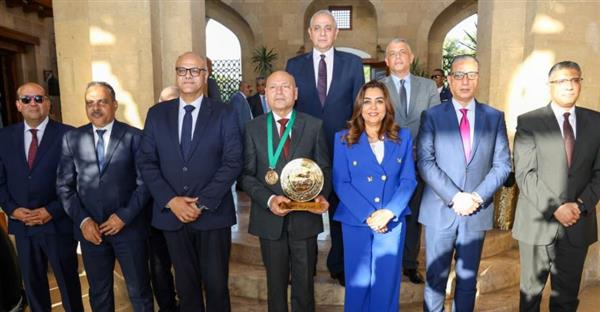 وزيرة التنمية المحلية تهنئ محافظ القاهرة