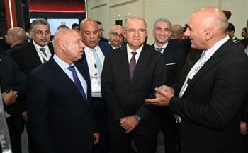   وزير الصناعة يتفقد جناح اتحاد الصناعات بمعرض إيديكس مصر 2025