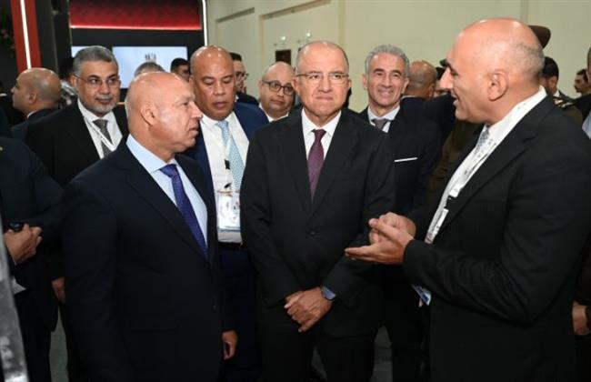 وزير الصناعة يتفقد جناح اتحاد الصناعات بمعرض إيديكس مصر 2025