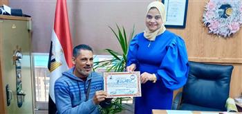   مدير " تأمين القليوبية" تكرم أحد العاملين من ذوي الهمم لحصوله على بطولة الجمهورية   
