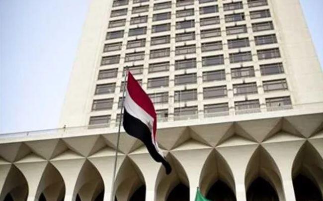 الخارجية تدعو المصريين بالخارج للالتزام بقوانين نشر طلبات المساعدة