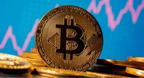 تراجع "البيتكوين" وسط توقعات خفض الفائدة الأمريكية وبيانات التضخم المرتقبة