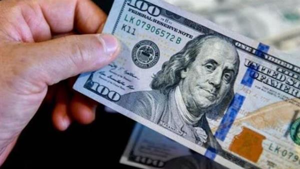رهانات خفض الفائدة الأمريكية تدفع الدولار إلى أدنى مستوى في خمسة أسابيع
