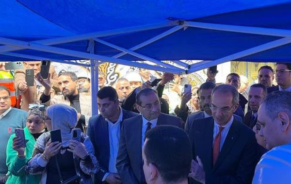 وزير الاتصالات يتفقد عددا من المشروعات التنموية والبريدية بمحافظة الدقهلية